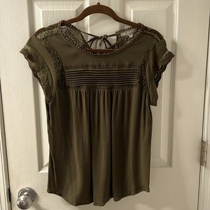 Hunter green shirt. Medium.